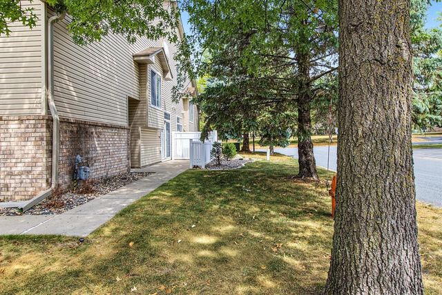 2802 Mallard Drive, Woodbury, MN 55125