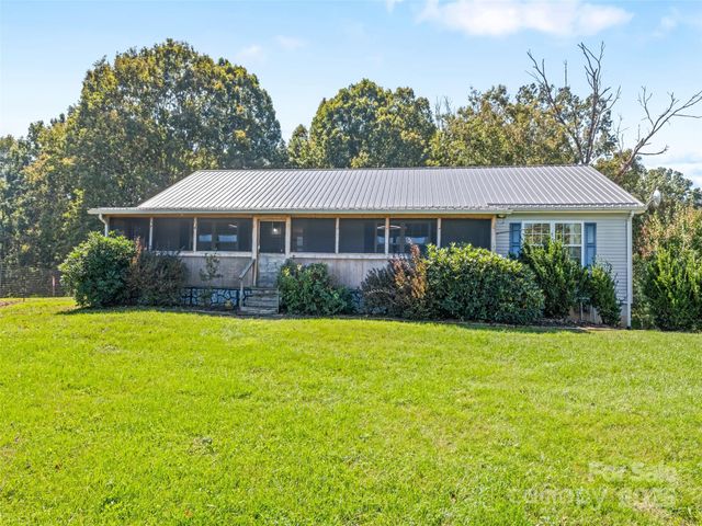 2884 Thickety Road, Clyde, NC 28721