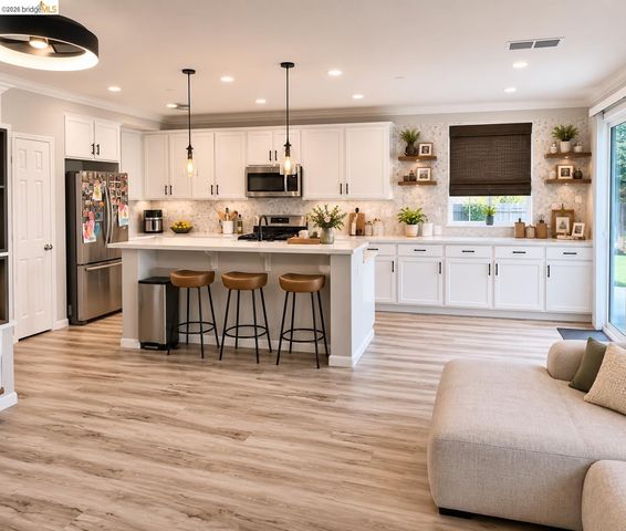 697 Landmark Pt, Lathrop, CA 95330