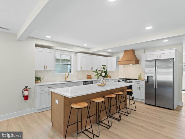 28 CENTRAL AVE, Audubon, NJ 08106