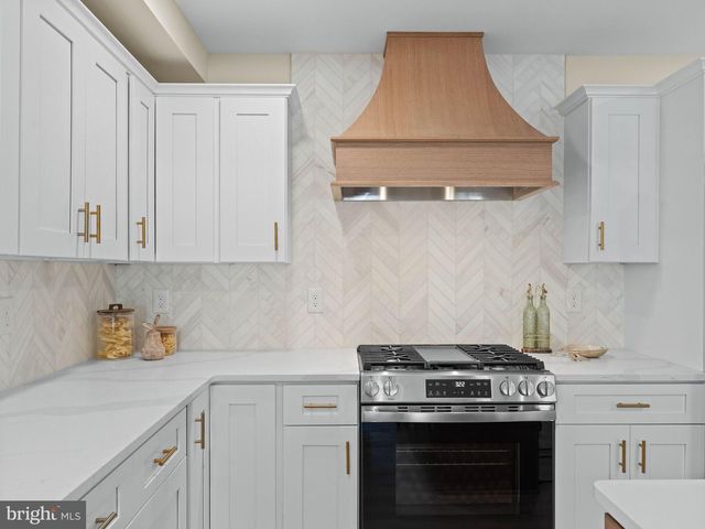 28 CENTRAL AVE, Audubon, NJ 08106