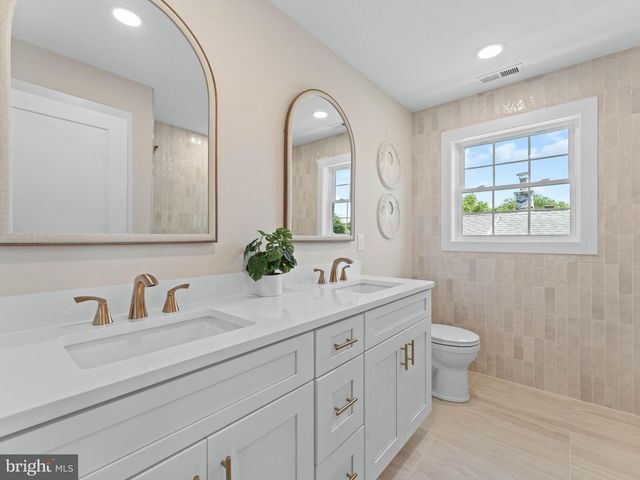 28 CENTRAL AVE, Audubon, NJ 08106