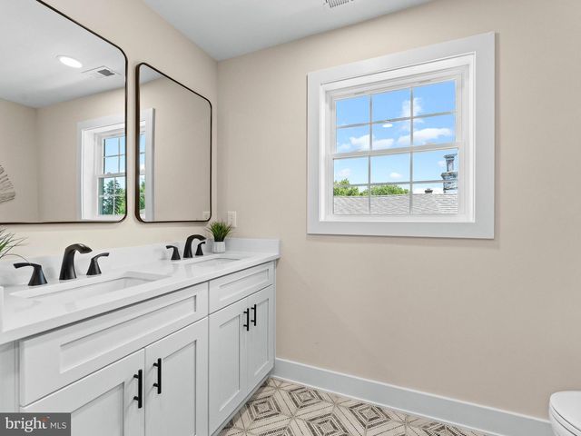 28 CENTRAL AVE, Audubon, NJ 08106