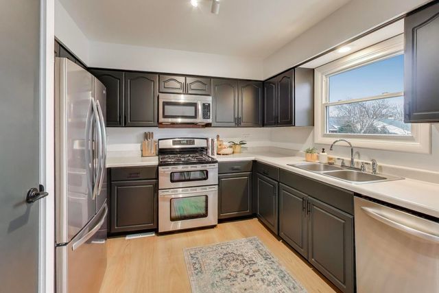 21061 W Marion Avenue, Mundelein, IL 60060