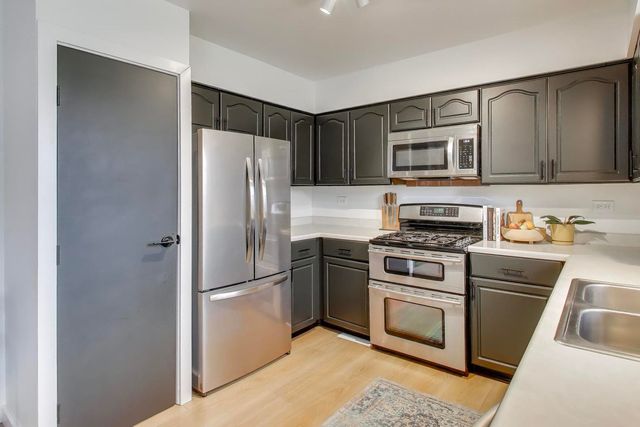 21061 W Marion Avenue, Mundelein, IL 60060