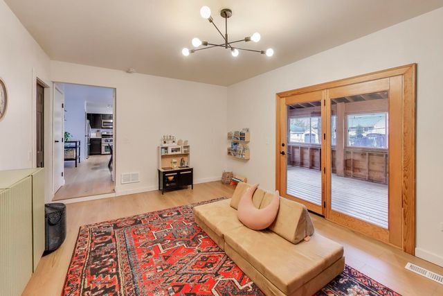 21061 W Marion Avenue, Mundelein, IL 60060