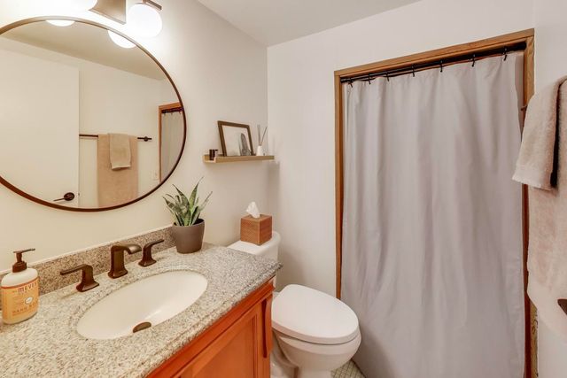 21061 W Marion Avenue, Mundelein, IL 60060