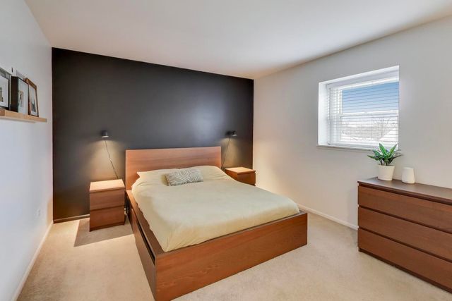 21061 W Marion Avenue, Mundelein, IL 60060