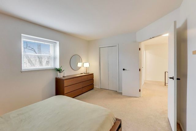 21061 W Marion Avenue, Mundelein, IL 60060