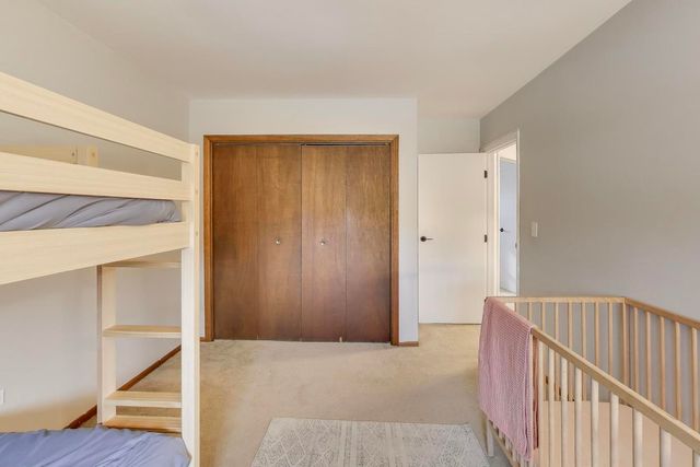 21061 W Marion Avenue, Mundelein, IL 60060