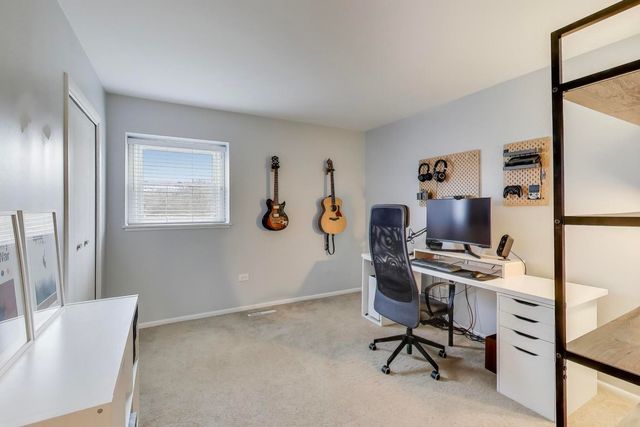 21061 W Marion Avenue, Mundelein, IL 60060