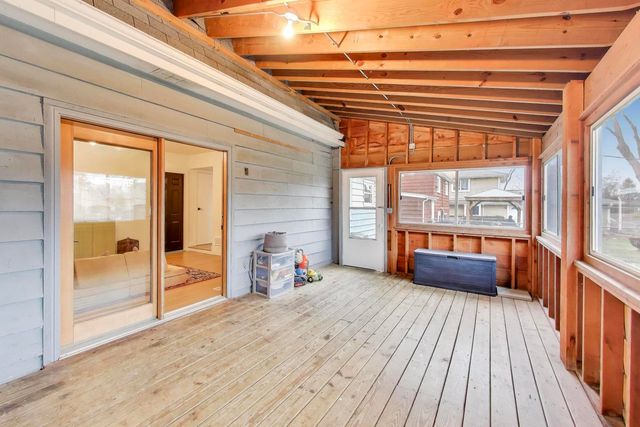 21061 W Marion Avenue, Mundelein, IL 60060