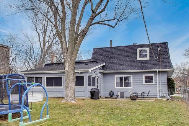 21061 W Marion Avenue, Mundelein, IL 60060