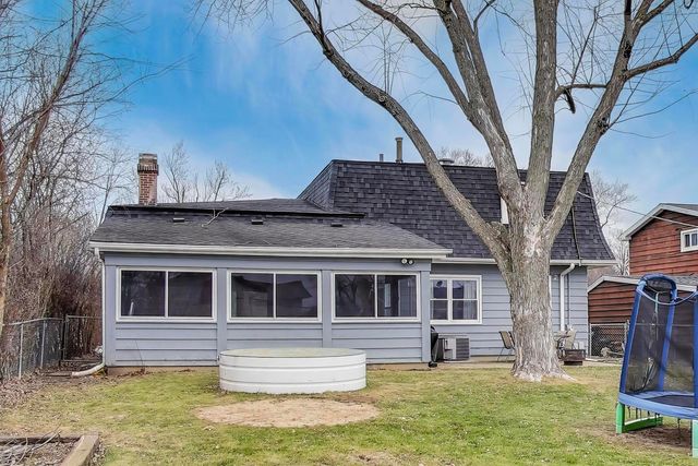 21061 W Marion Avenue, Mundelein, IL 60060