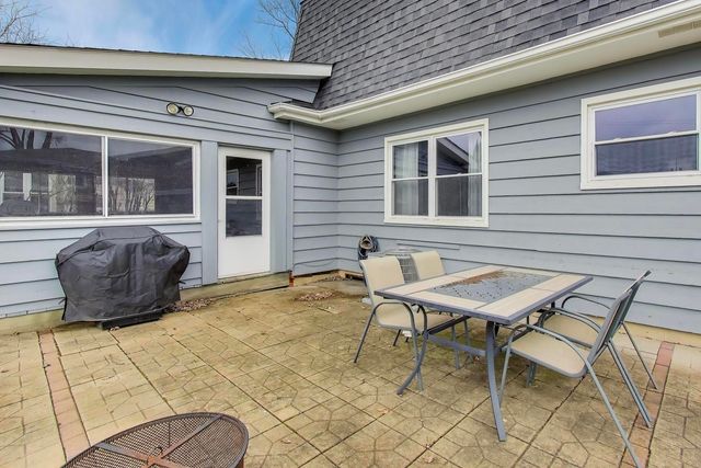 21061 W Marion Avenue, Mundelein, IL 60060