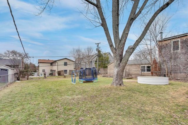 21061 W Marion Avenue, Mundelein, IL 60060