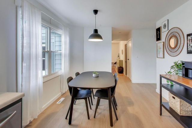 21061 W Marion Avenue, Mundelein, IL 60060