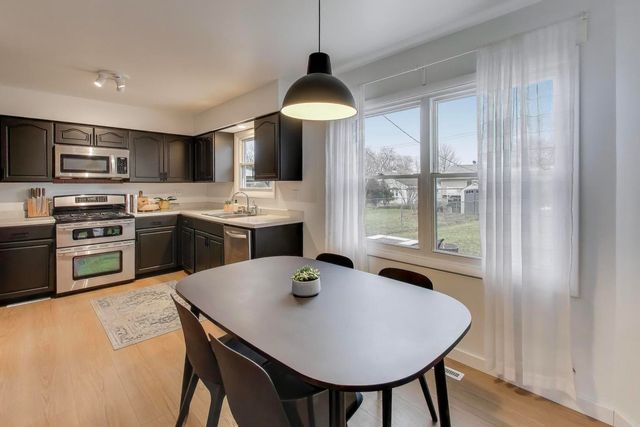 21061 W Marion Avenue, Mundelein, IL 60060