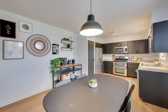 21061 W Marion Avenue, Mundelein, IL 60060