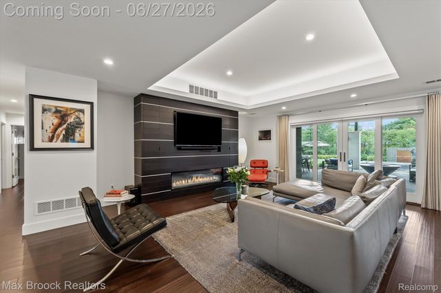 7400 Parkstone Lane, Bloomfield Charter Township, MI 48301