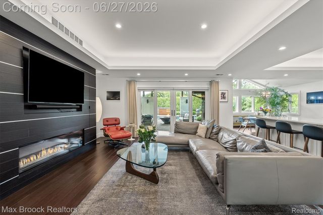 7400 Parkstone Lane, Bloomfield Charter Township, MI 48301