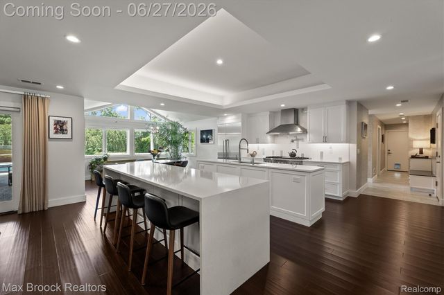 7400 Parkstone Lane, Bloomfield Charter Township, MI 48301