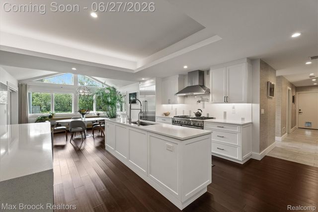 7400 Parkstone Lane, Bloomfield Charter Township, MI 48301