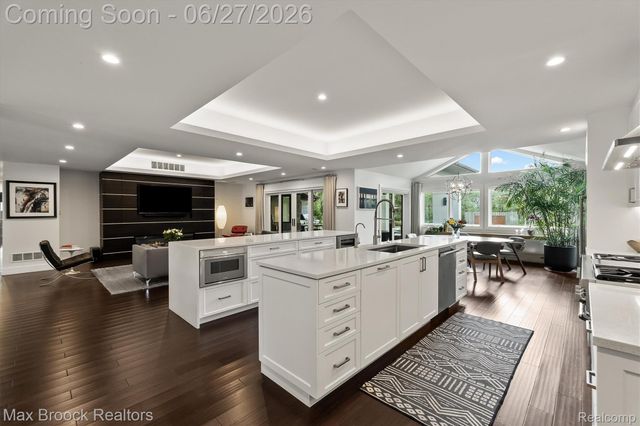 7400 Parkstone Lane, Bloomfield Charter Township, MI 48301