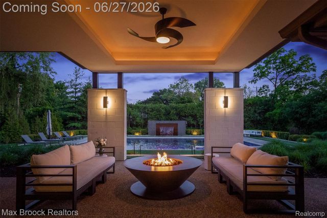7400 Parkstone Lane, Bloomfield Charter Township, MI 48301