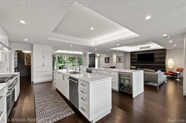 7400 Parkstone Lane, Bloomfield Charter Township, MI 48301