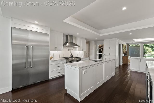 7400 Parkstone Lane, Bloomfield Charter Township, MI 48301