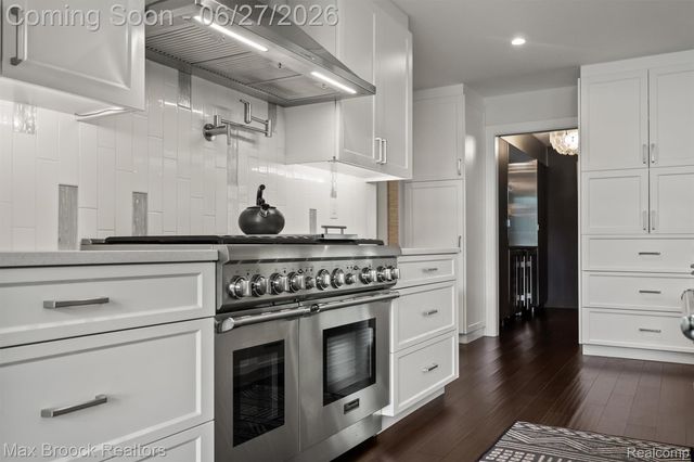 7400 Parkstone Lane, Bloomfield Charter Township, MI 48301