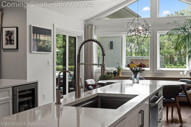 7400 Parkstone Lane, Bloomfield Charter Township, MI 48301