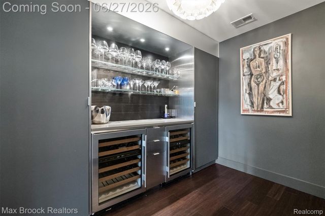 7400 Parkstone Lane, Bloomfield Charter Township, MI 48301