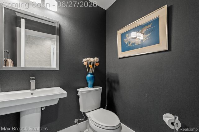 7400 Parkstone Lane, Bloomfield Charter Township, MI 48301