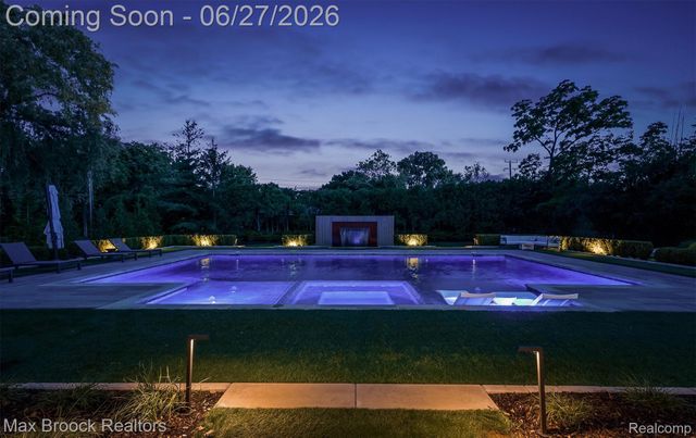 7400 Parkstone Lane, Bloomfield Charter Township, MI 48301