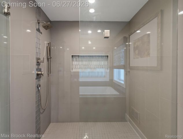 7400 Parkstone Lane, Bloomfield Charter Township, MI 48301