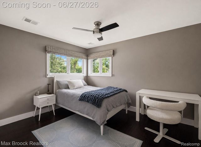 7400 Parkstone Lane, Bloomfield Charter Township, MI 48301