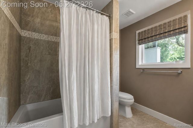 7400 Parkstone Lane, Bloomfield Charter Township, MI 48301