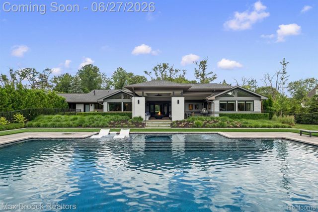 7400 Parkstone Lane, Bloomfield Charter Township, MI 48301