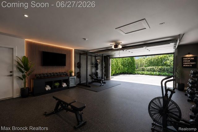 7400 Parkstone Lane, Bloomfield Charter Township, MI 48301