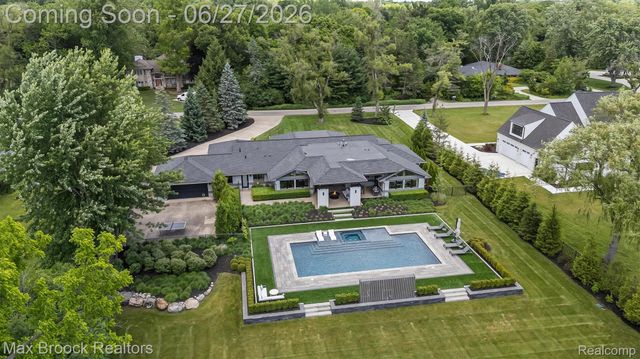 7400 Parkstone Lane, Bloomfield Charter Township, MI 48301