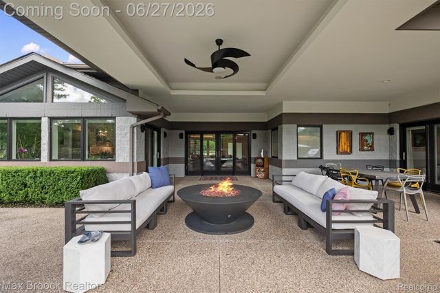 7400 Parkstone Lane, Bloomfield Charter Township, MI 48301