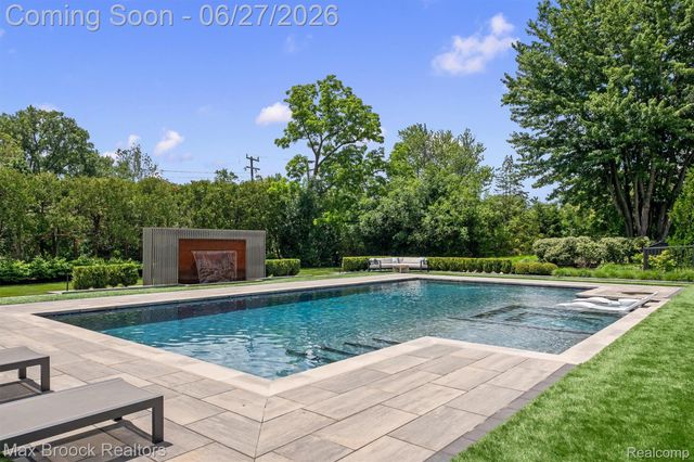 7400 Parkstone Lane, Bloomfield Charter Township, MI 48301