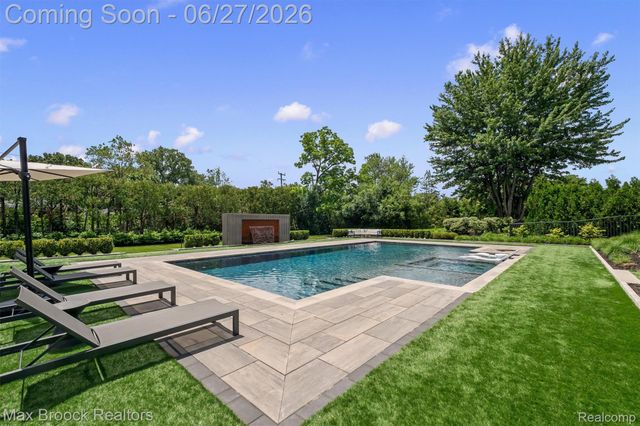 7400 Parkstone Lane, Bloomfield Charter Township, MI 48301