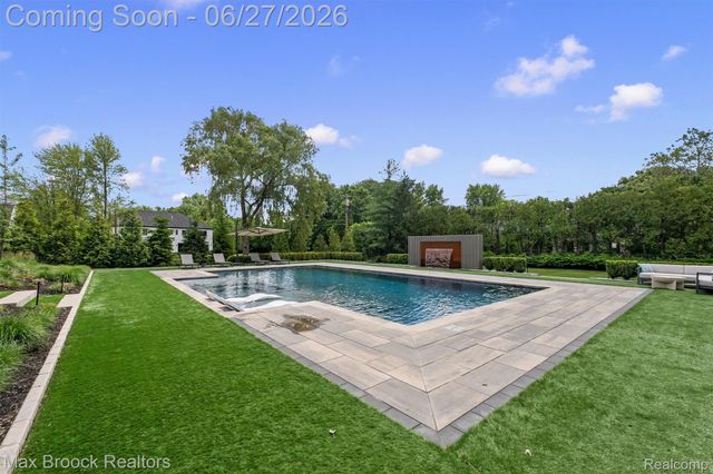 7400 Parkstone Lane, Bloomfield Charter Township, MI 48301