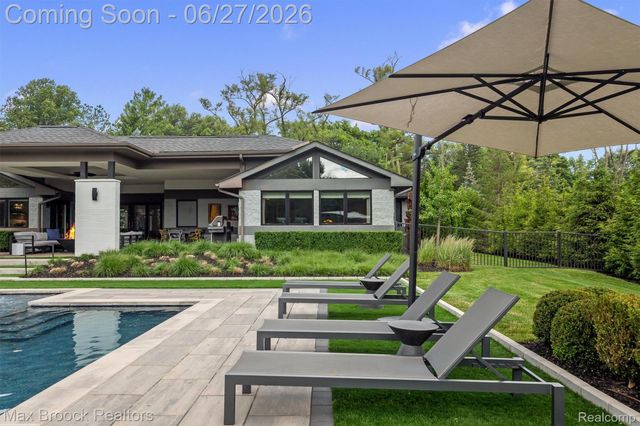 7400 Parkstone Lane, Bloomfield Charter Township, MI 48301