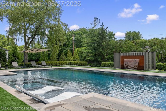 7400 Parkstone Lane, Bloomfield Charter Township, MI 48301