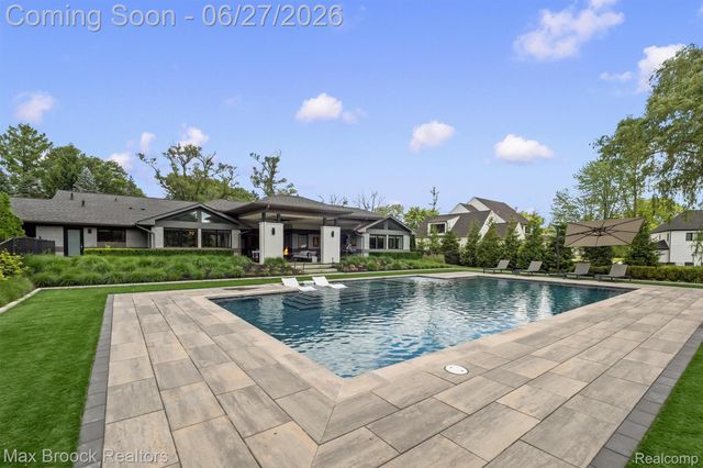 7400 Parkstone Lane, Bloomfield Charter Township, MI 48301