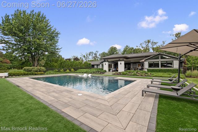 7400 Parkstone Lane, Bloomfield Charter Township, MI 48301